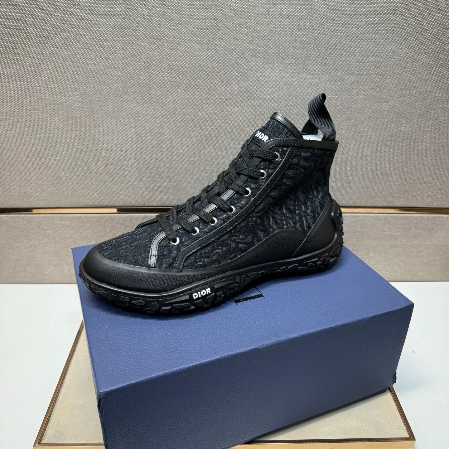 ⬛️Men's shoes 💰p460 [Dior～] Men's casual high-top shoes 2025z cabinet sales simultaneously 🔶Size: 39-44 #️⃣ 🔷2 colors🔜The upper is made of multi-material splicing➕Genuine leather lining, comfortable and breathable, sole: original comfortable and wear-resistant outsole, ⚠️Real shot📱Photographed🎬The real thing is better📢📢📢